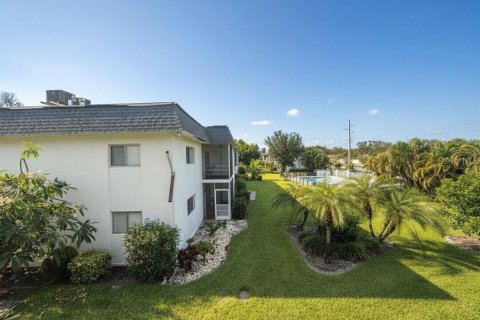 Condo in Sarasota, Florida, 2 bedrooms  № 2227993 - photo 5