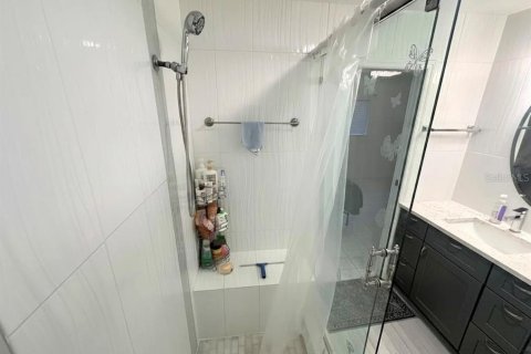 Condo in Sarasota, Florida, 2 bedrooms  № 2227993 - photo 25