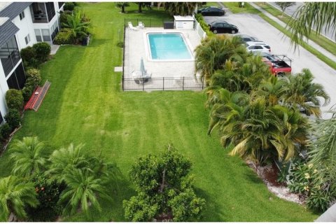 Condo in Sarasota, Florida, 2 bedrooms  № 2227993 - photo 4