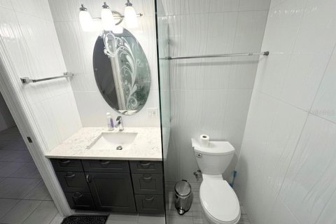 Condo in Sarasota, Florida, 2 bedrooms  № 2227993 - photo 23