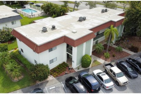 Condo in Sarasota, Florida, 2 bedrooms  № 2227993 - photo 2