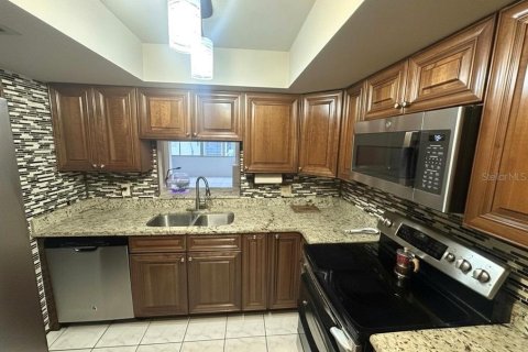 Condo in Sarasota, Florida, 2 bedrooms  № 2227993 - photo 15