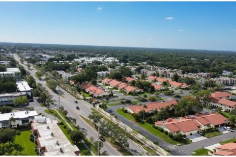 Condo in Sarasota, Florida, 2 bedrooms  № 2227993 - photo 12