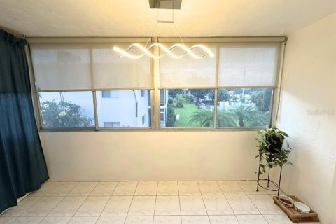 Condo in Sarasota, Florida, 2 bedrooms  № 2227993 - photo 18