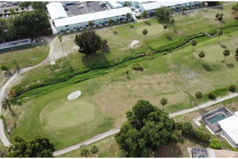 Condo in Sarasota, Florida, 2 bedrooms  № 2227993 - photo 9