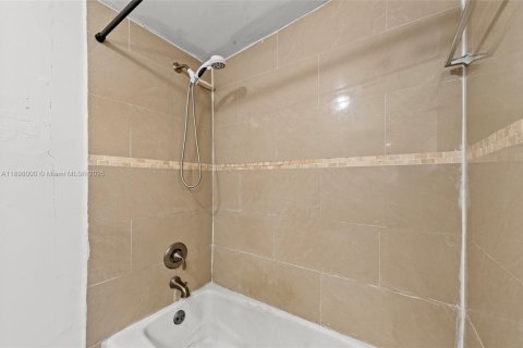 Купить виллу или дом в Майами, Флорида 3 спальни, 101.82м2, № 1949721 - фото 15