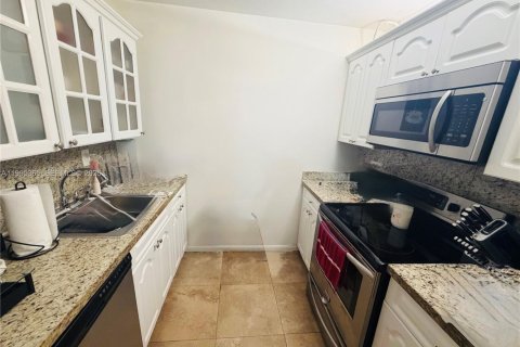 Condo in Cutler Bay, Florida, 1 bedroom  № 2058605 - photo 2