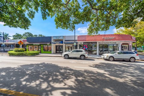 Commercial property in Miami, Florida № 1939510 - photo 2