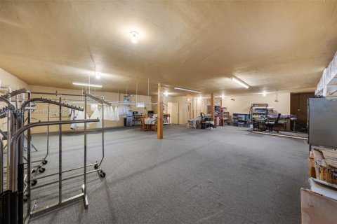 Propiedad comercial en venta en Miami, Florida № 1939510 - foto 18