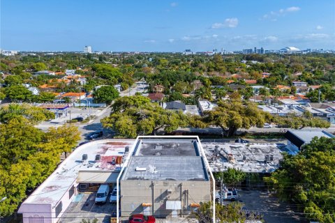 Propiedad comercial en venta en Miami, Florida № 1939510 - foto 5