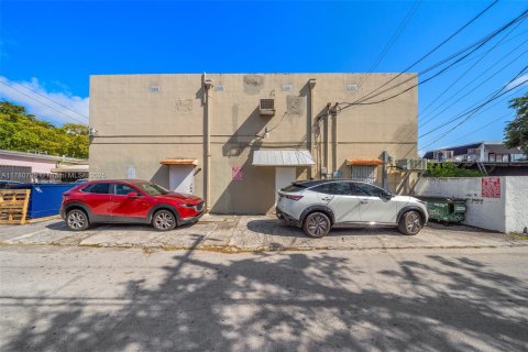 Propiedad comercial en venta en Miami, Florida № 1939510 - foto 14
