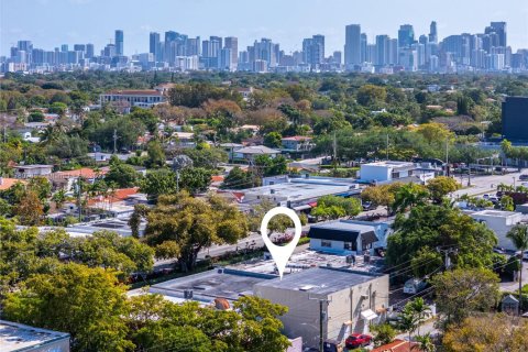 Propiedad comercial en venta en Miami, Florida № 1939510 - foto 10