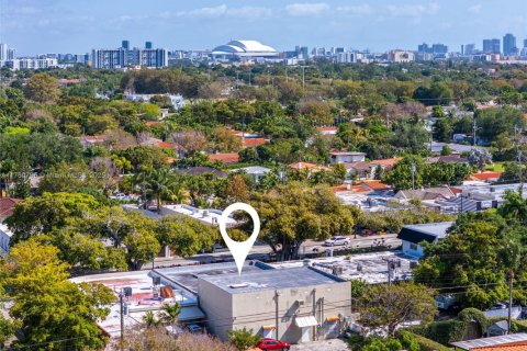 Commercial property in Miami, Florida № 1939510 - photo 11