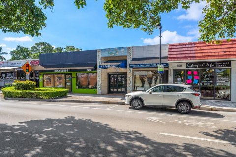 Propiedad comercial en venta en Miami, Florida № 1939510 - foto 3