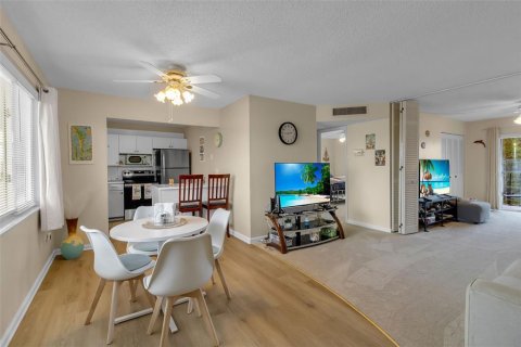 Condo in Bradenton, Florida, 1 bedroom  № 2119068 - photo 7