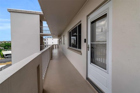 Condo in Bradenton, Florida, 1 bedroom  № 2119068 - photo 3