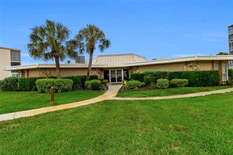 Condo in Bradenton, Florida, 1 bedroom  № 2119068 - photo 25