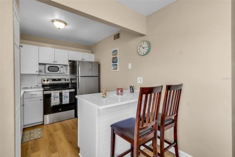 Condo in Bradenton, Florida, 1 bedroom  № 2119068 - photo 11