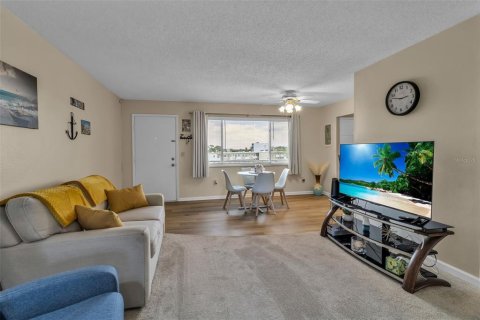 Condo in Bradenton, Florida, 1 bedroom  № 2119068 - photo 6