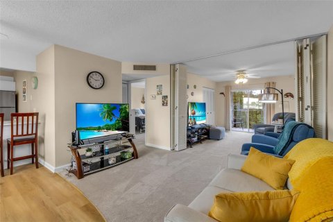 Condo in Bradenton, Florida, 1 bedroom  № 2119068 - photo 4