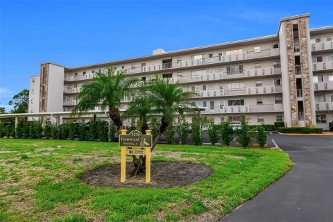 Condo in Bradenton, Florida, 1 bedroom  № 2119068 - photo 2