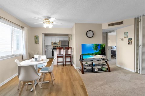 Condo in Bradenton, Florida, 1 bedroom  № 2119068 - photo 9