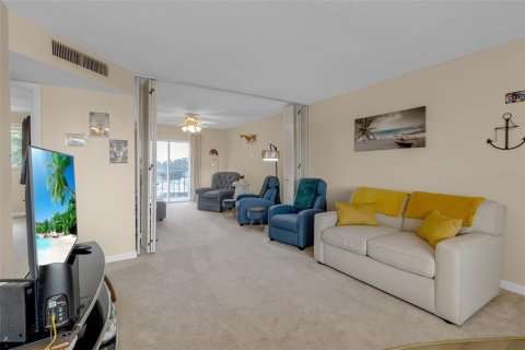 Condo in Bradenton, Florida, 1 bedroom  № 2119068 - photo 5
