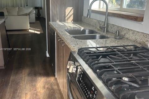 Снять в аренду кондоминиум в Майами-Бич, Флорида 2 спальни, 82.68м2, № 2033910 - фото 2