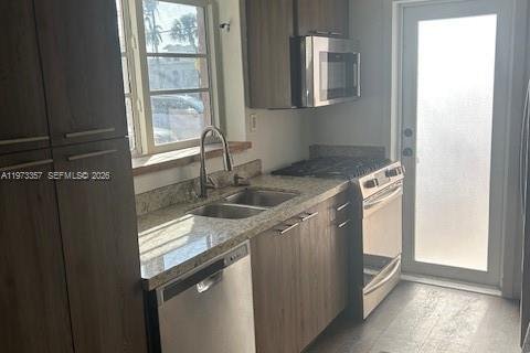 Снять в аренду кондоминиум в Майами-Бич, Флорида 2 спальни, 82.68м2, № 2033910 - фото 4