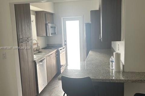 Снять в аренду кондоминиум в Майами-Бич, Флорида 2 спальни, 82.68м2, № 2033910 - фото 3