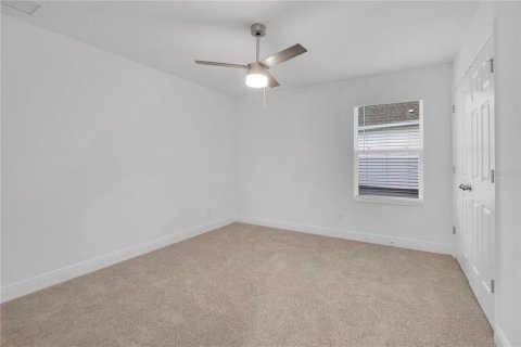 House in Clermont, Florida 5 bedrooms, 234.11 sq.m. № 2277770 - photo 18