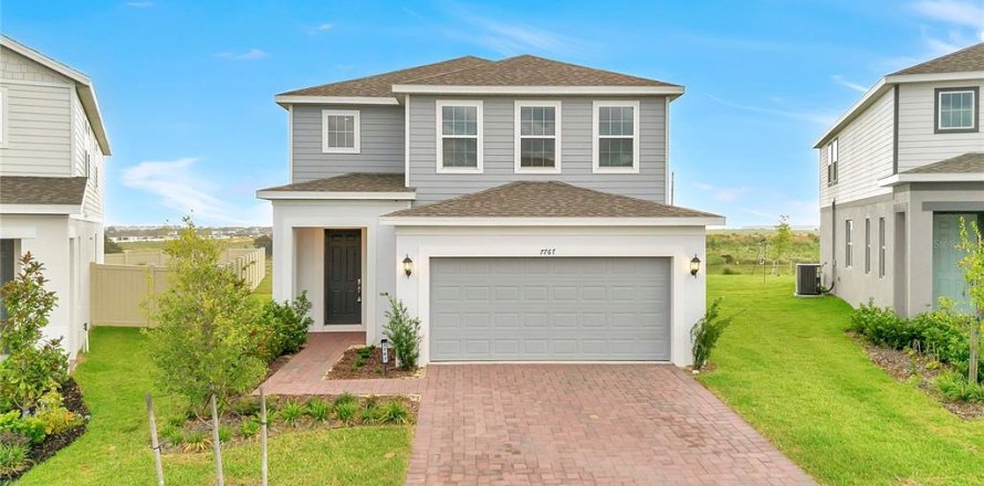 House in Clermont, Florida 5 bedrooms, 234.11 sq.m. № 2277770