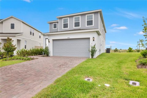 House in Clermont, Florida 5 bedrooms, 234.11 sq.m. № 2277770 - photo 2