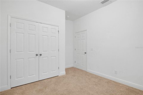 House in Clermont, Florida 5 bedrooms, 234.11 sq.m. № 2277770 - photo 24