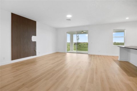 House in Clermont, Florida 5 bedrooms, 234.11 sq.m. № 2277770 - photo 5