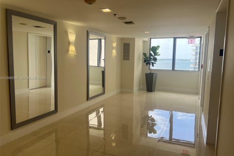 Condominio en alquiler en Miami, Florida, 2 dormitorios, 88.26 m2 № 2355194 - foto 22