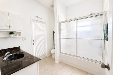 House in Valrico, Florida 4 bedrooms, 208.38 sq.m. № 2156186 - photo 16