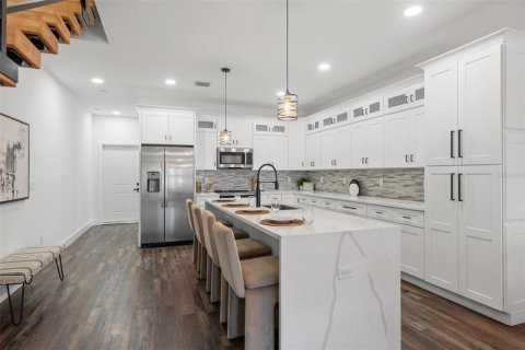 Touwnhouse à vendre à Pinellas Park, Floride: 3 chambres, 218.41 m2 № 2147581 - photo 7