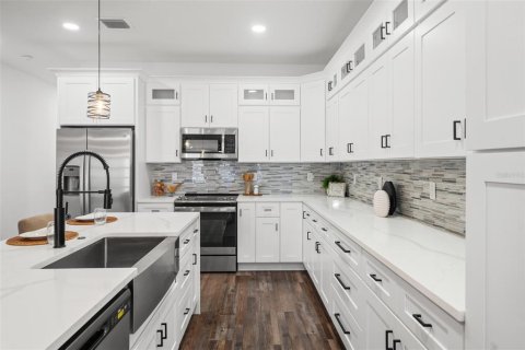 Touwnhouse à vendre à Pinellas Park, Floride: 3 chambres, 218.41 m2 № 2147581 - photo 8
