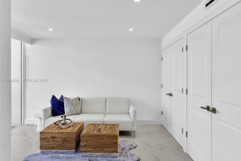 Condo in Fort Lauderdale, Florida, 2 bedrooms  № 1994445 - photo 14