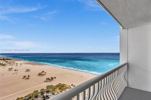 Condo in Fort Lauderdale, Florida, 2 bedrooms  № 1994445 - photo 3