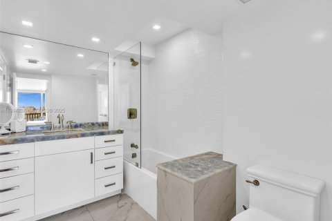 Condo in Fort Lauderdale, Florida, 2 bedrooms  № 1994445 - photo 26
