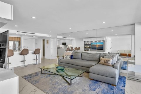 Condo in Fort Lauderdale, Florida, 2 bedrooms  № 1994445 - photo 27