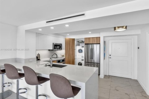 Condo in Fort Lauderdale, Florida, 2 bedrooms  № 1994445 - photo 11