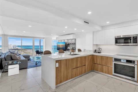 Condo in Fort Lauderdale, Florida, 2 bedrooms  № 1994445 - photo 5