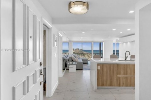 Condo in Fort Lauderdale, Florida, 2 bedrooms  № 1994445 - photo 4