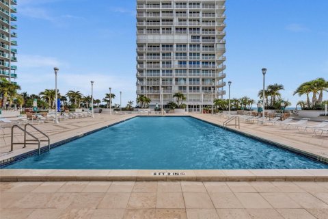 Condo in Fort Lauderdale, Florida, 2 bedrooms  № 1994445 - photo 30