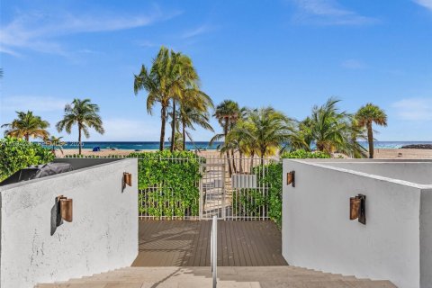 Condo in Fort Lauderdale, Florida, 2 bedrooms  № 1994445 - photo 28