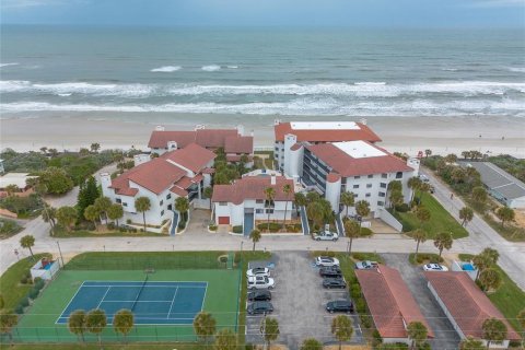 Condo in New Smyrna Beach, Florida, 3 bedrooms № 2226869 - photo 2