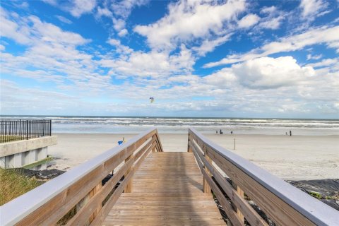 Condo in New Smyrna Beach, Florida, 3 bedrooms № 2226869 - photo 20